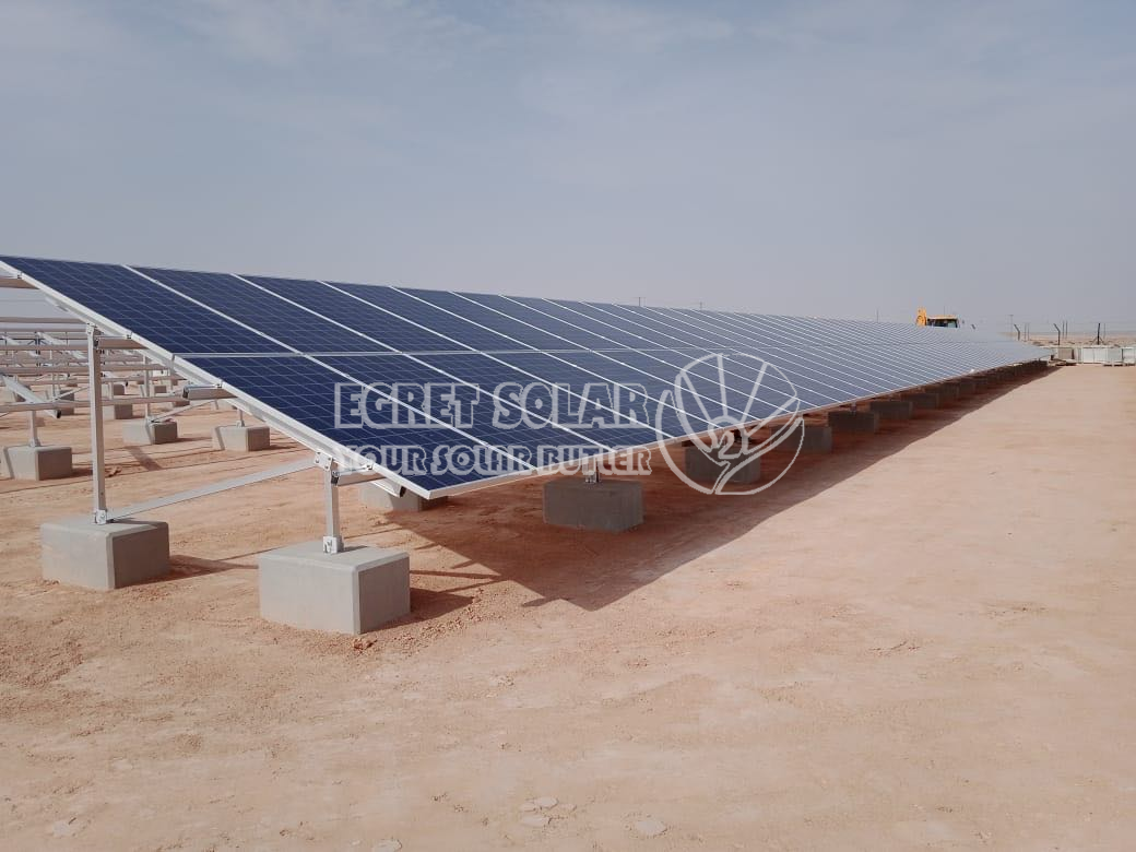 Instalación de estructura de montaje en suelo solar de 300 KW en los Emiratos Árabes Unidos