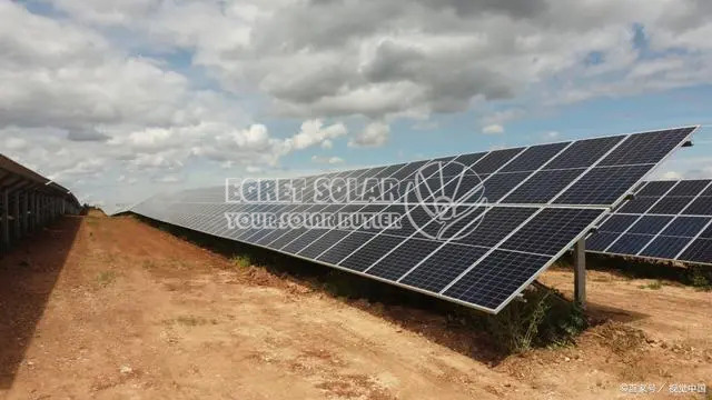 Generación fotovoltaica distribuida versus generación fotovoltaica centralizada: un análisis comparativo