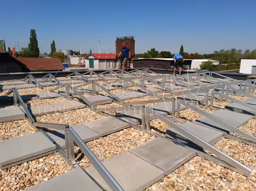 ¿Cómo instalar el sistema de montaje solar de lastre de este a oeste?